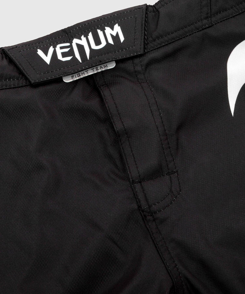 Venum Light 3.0 ファイトショーツ - ブラック/ホワイト