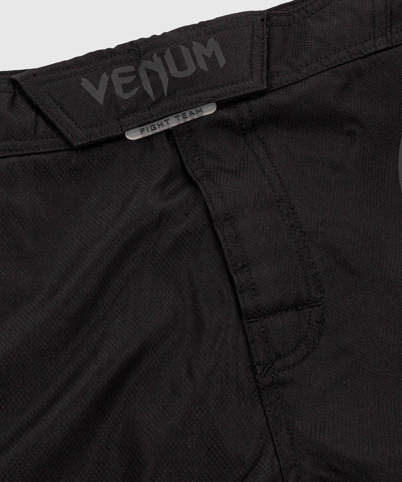 Venum Light 3.0 ファイトショーツ - ブラック/ブラック