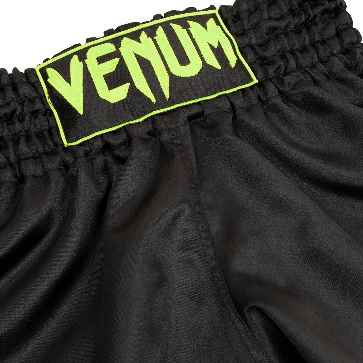 Venum Classic ムエタイショーツ - ブラック/ネオ・イエロー