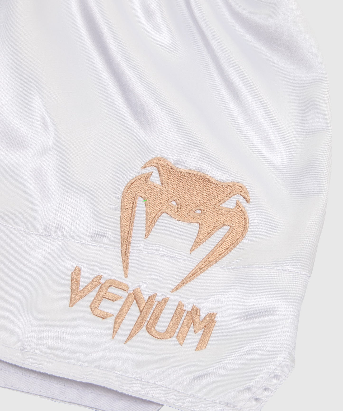 Venum Classic ムエタイショーツ - ホワイト/ゴールド