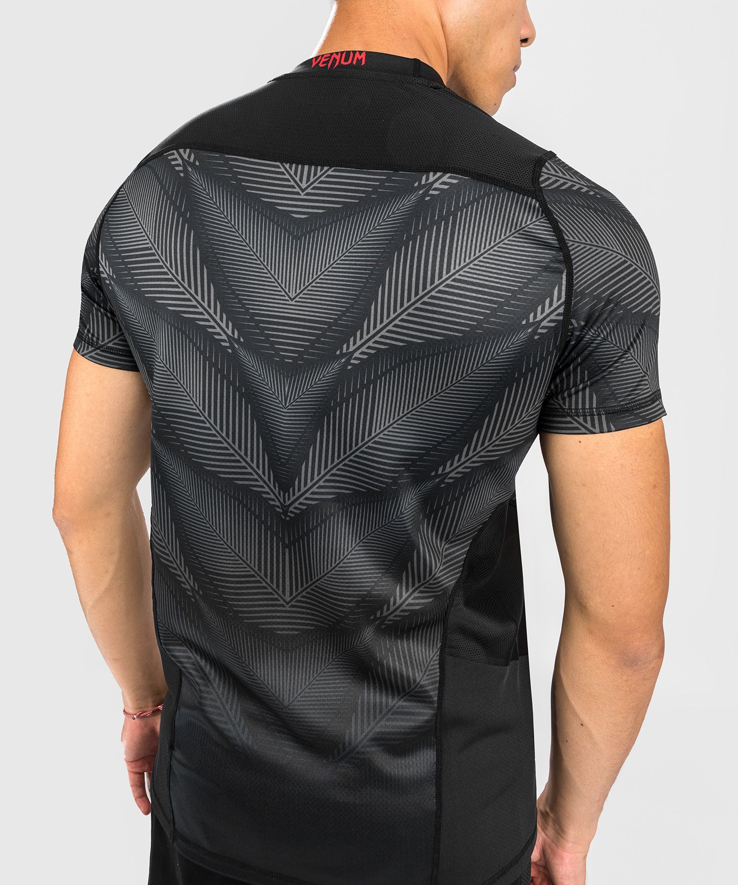 Venum Phantom Dry Tech Tシャツ - ブラック/レッド