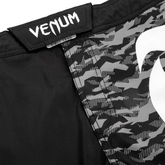 VENUM ライト 3.0 ファイトショーツ - ブラック/アーバンカモ