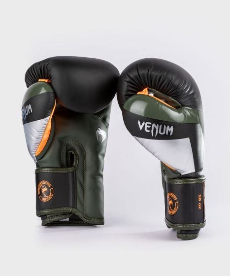 Venum Elite ボクシング グローブ - ブラック/シルバー/カーキ