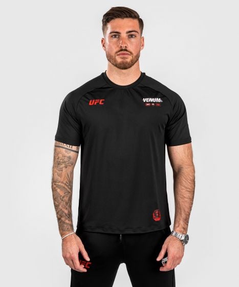 UFC Adrenaline by Venum Fight Week メンズ ドライテック Tシャツ - ブラック