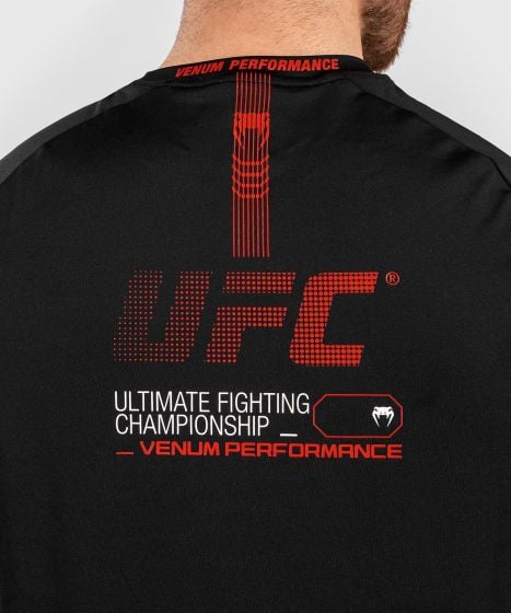 UFC Adrenaline by Venum Fight Week メンズ ドライテック Tシャツ - ブラック